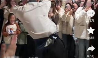 海底捞员工跳擦玻璃舞引争议